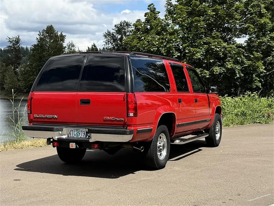 1997 GMC Suburban 8th Gen - Image 11 of 31