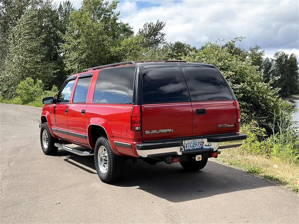 1997 GMC Suburban 8th Gen - Image 5 of 31