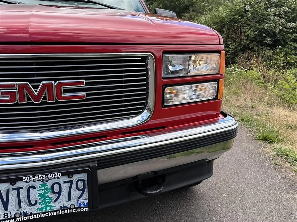 1997 GMC Suburban 8th Gen - Image 18 of 31