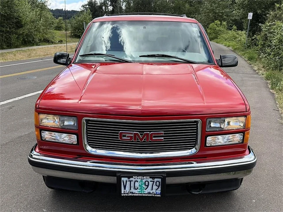 1997 GMC Suburban 8th Gen - Image 16 of 31