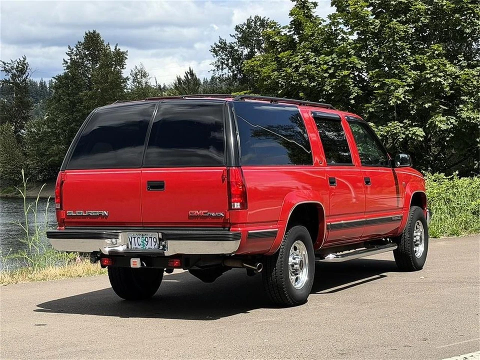 1997 GMC Suburban 8th Gen - Image 12 of 31