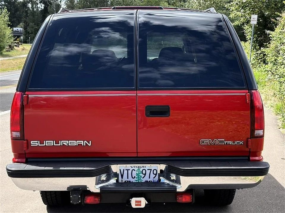 1997 GMC Suburban 8th Gen - Image 7 of 31
