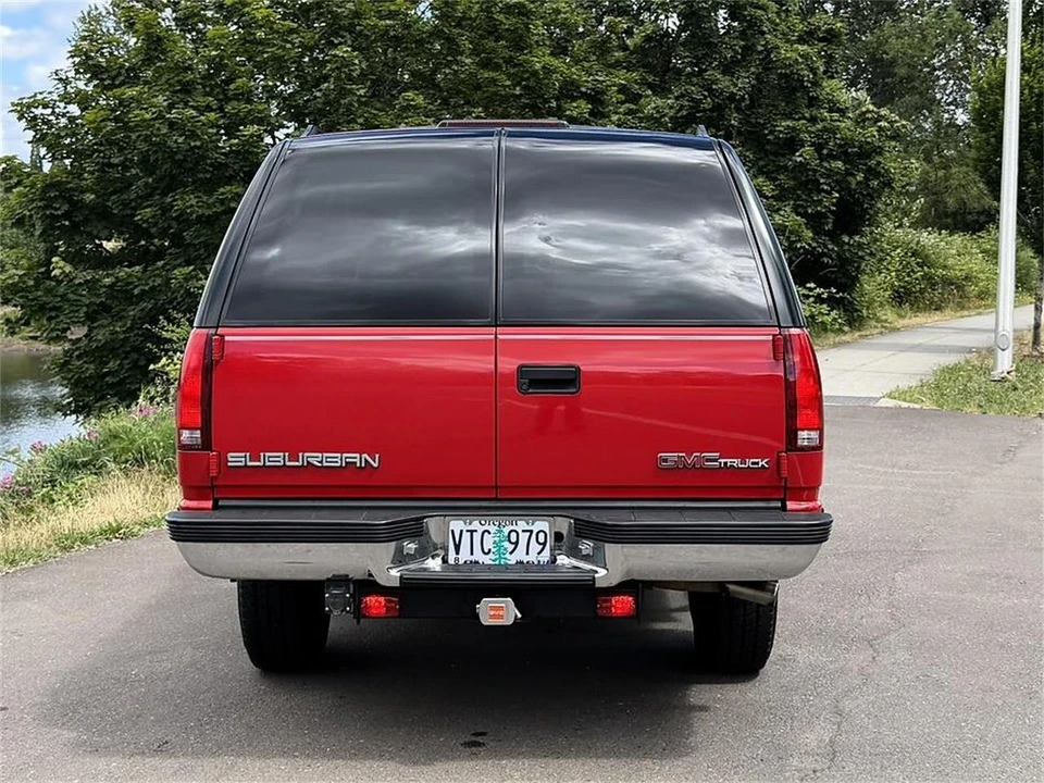 1997 GMC Suburban 8th Gen - Image 10 of 31