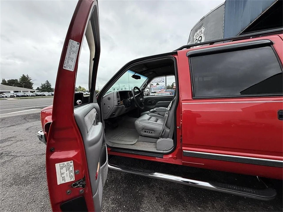 1997 GMC Suburban 8th Gen - Image 21 of 31