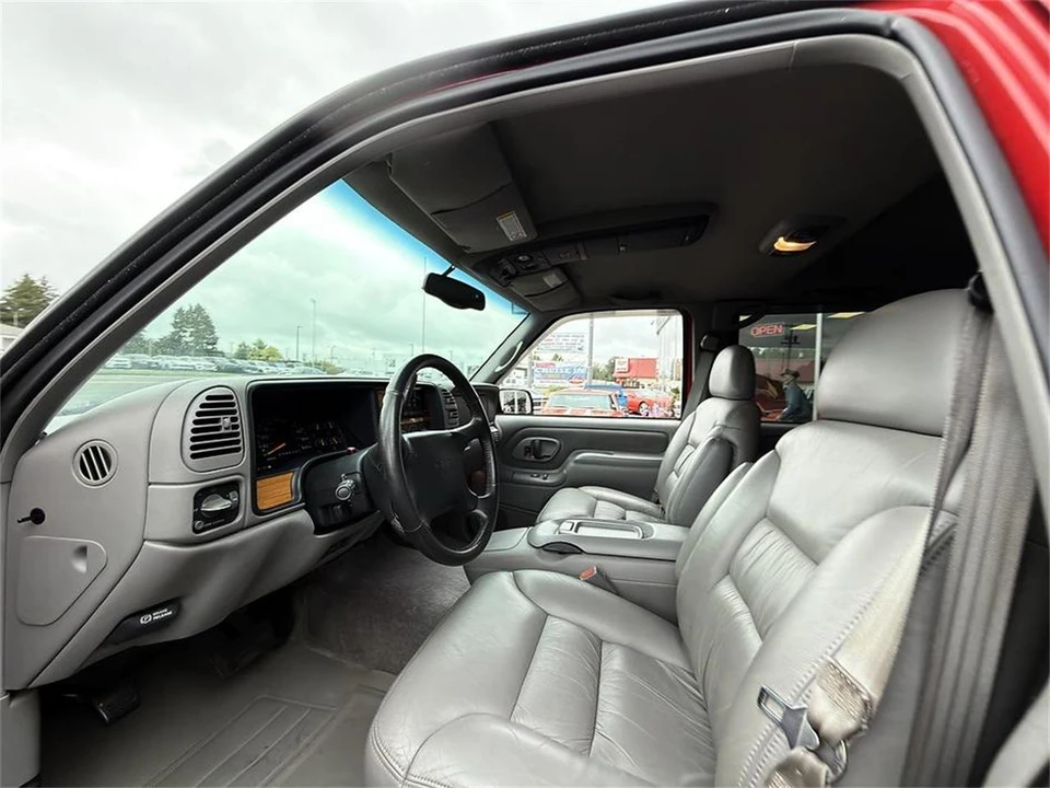 1997 GMC Suburban 8th Gen - Image 25 of 31