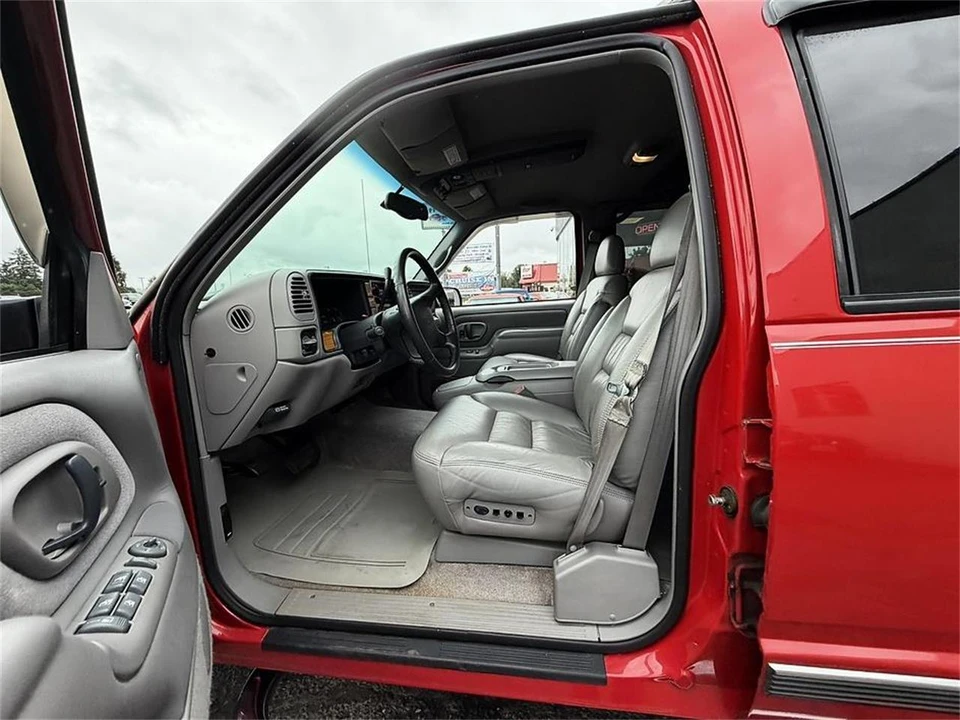 1997 GMC Suburban 8th Gen - Image 22 of 31