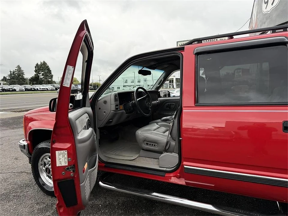 1997 GMC Suburban 8th Gen - Image 20 of 31