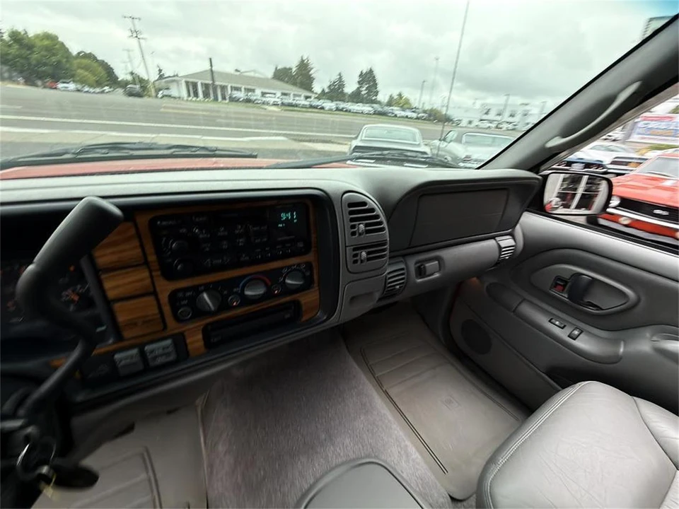 1997 GMC Suburban 8th Gen - Image 31 of 31