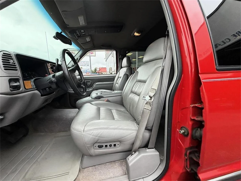 1997 GMC Suburban 8th Gen - Image 23 of 31