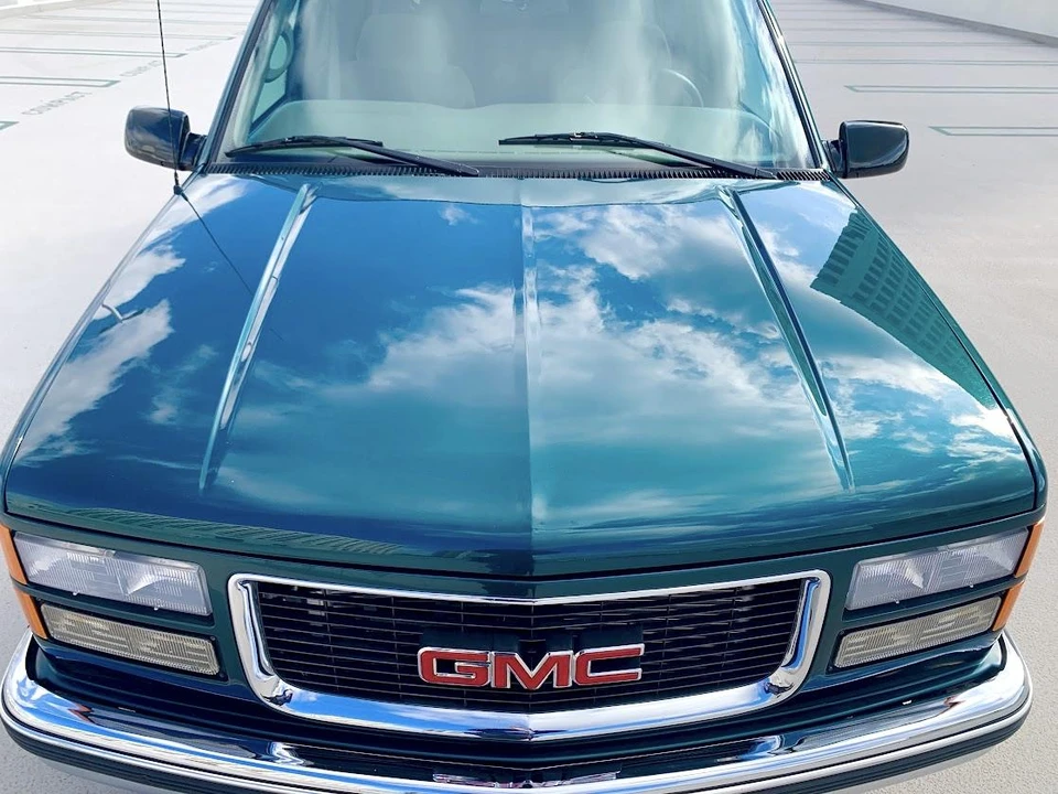 1997 GMC Suburban 8th Gen - Image 19 of 31