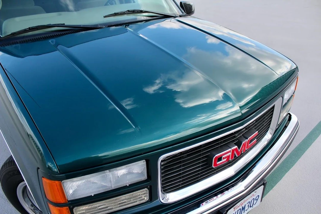 1997 GMC Suburban 8th Gen - Image 18 of 31