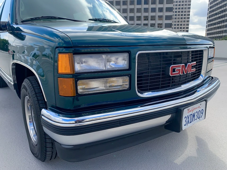 1997 GMC Suburban 8th Gen - Image 17 of 31