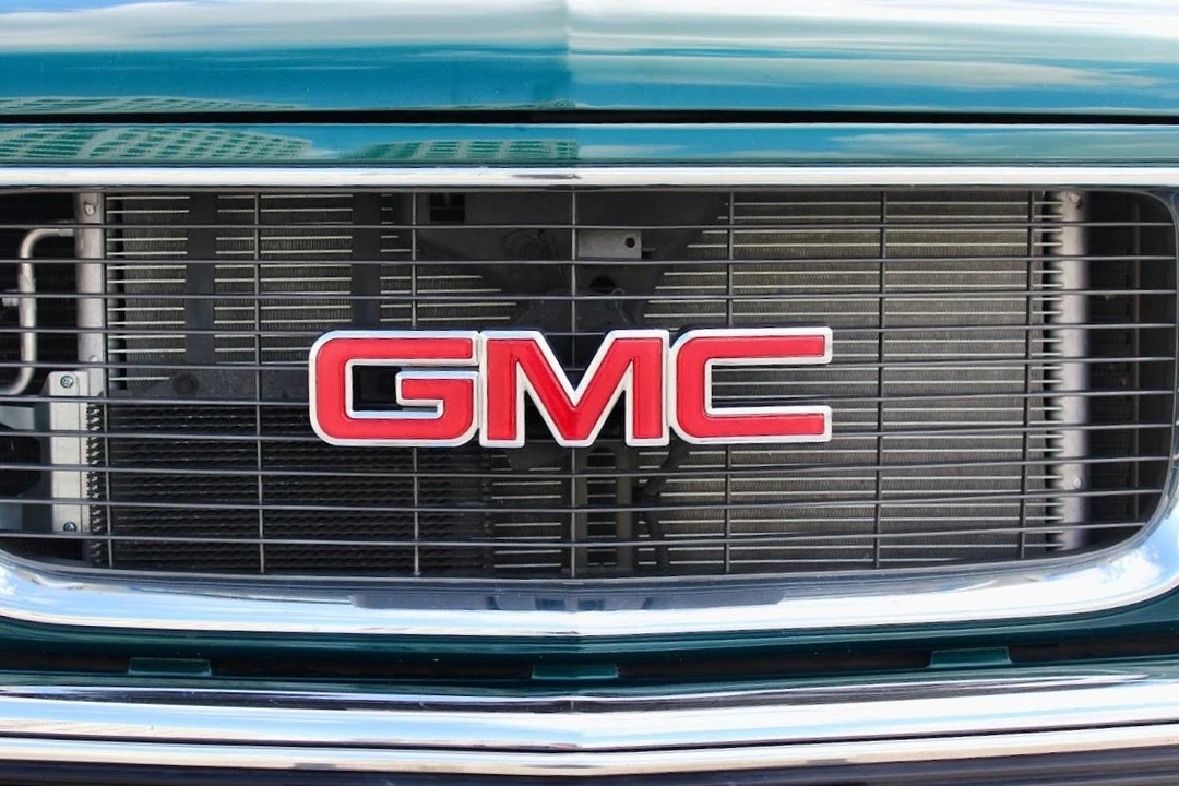 1997 GMC Suburban 8th Gen - Image 28 of 31