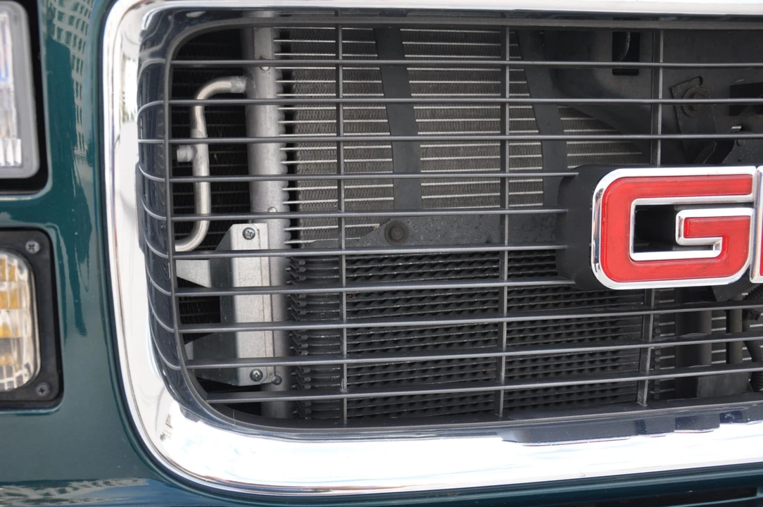 1997 GMC Suburban 8th Gen - Image 27 of 31