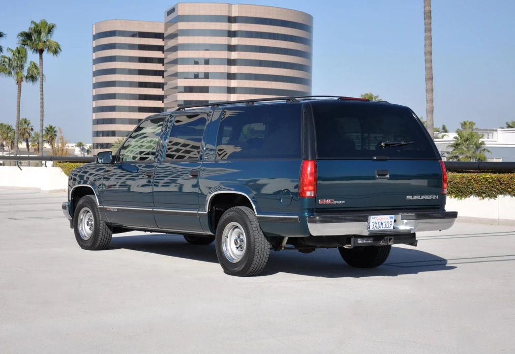 1997 GMC Suburban 8th Gen - Image 5 of 31