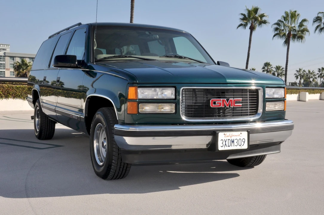 1997 GMC Suburban 8th Gen - Image 13 of 31
