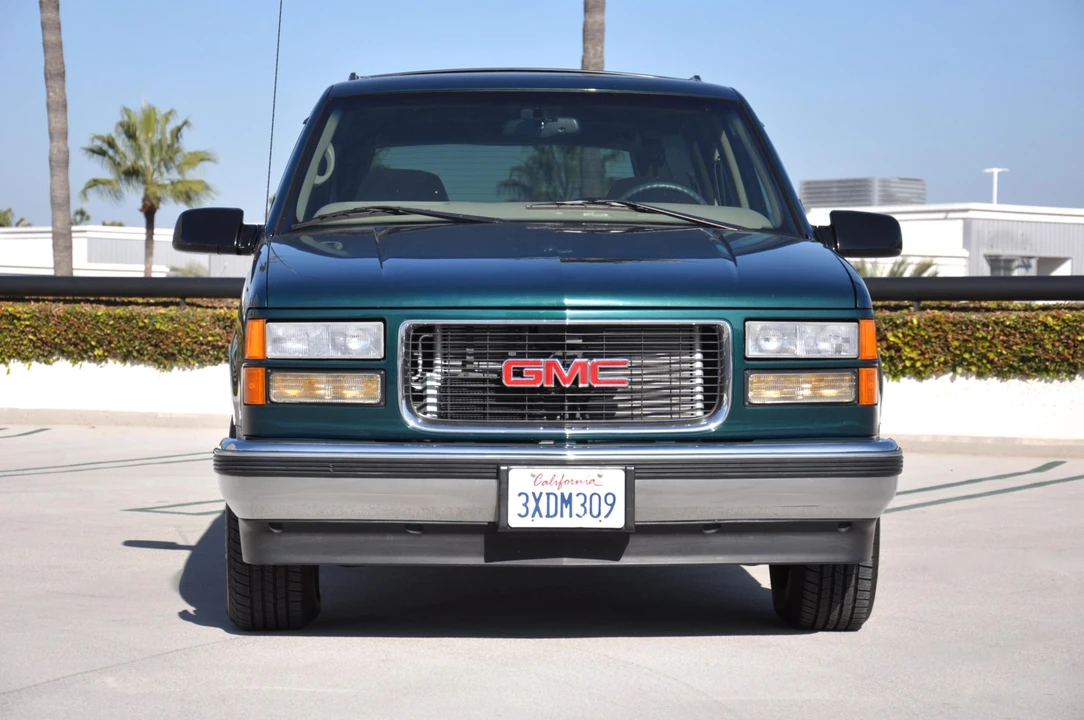 1997 GMC Suburban 8th Gen - Image 14 of 31