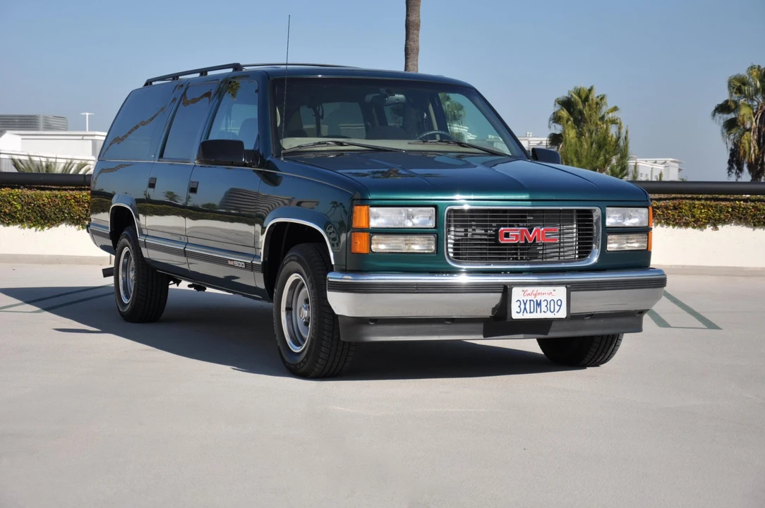 1997 GMC Suburban 8th Gen - Image 12 of 31