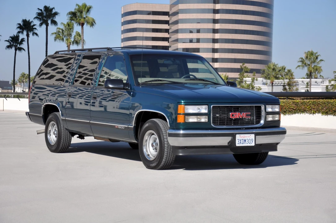 1997 GMC Suburban 8th Gen - Image 11 of 31