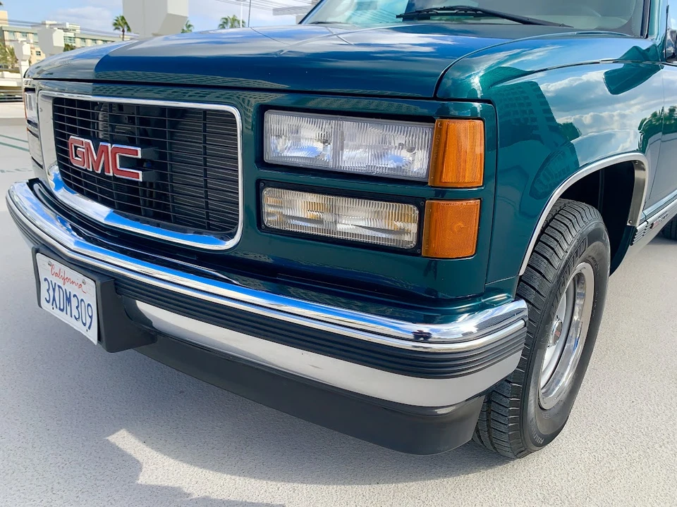 1997 GMC Suburban 8th Gen - Image 23 of 31