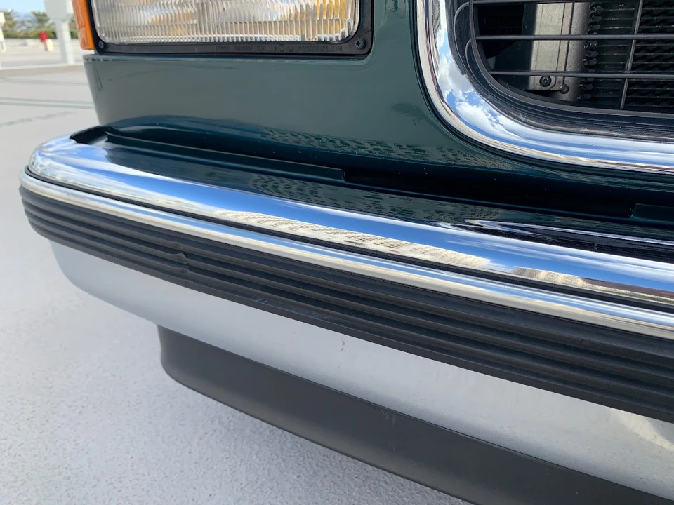 1997 GMC Suburban 8th Gen - Image 26 of 31