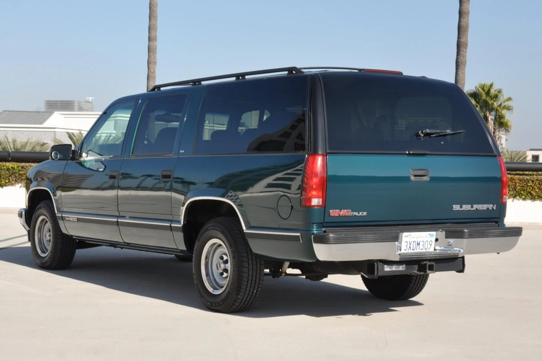 1997 GMC Suburban 8th Gen - Image 6 of 31