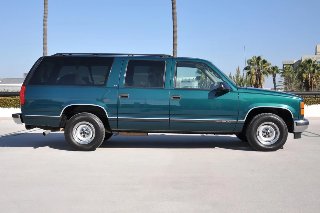 1997 GMC Suburban 8th Gen - Image 10 of 31
