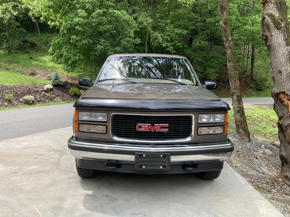 1997 GMC Suburban 8th Gen - Image 8 of 31