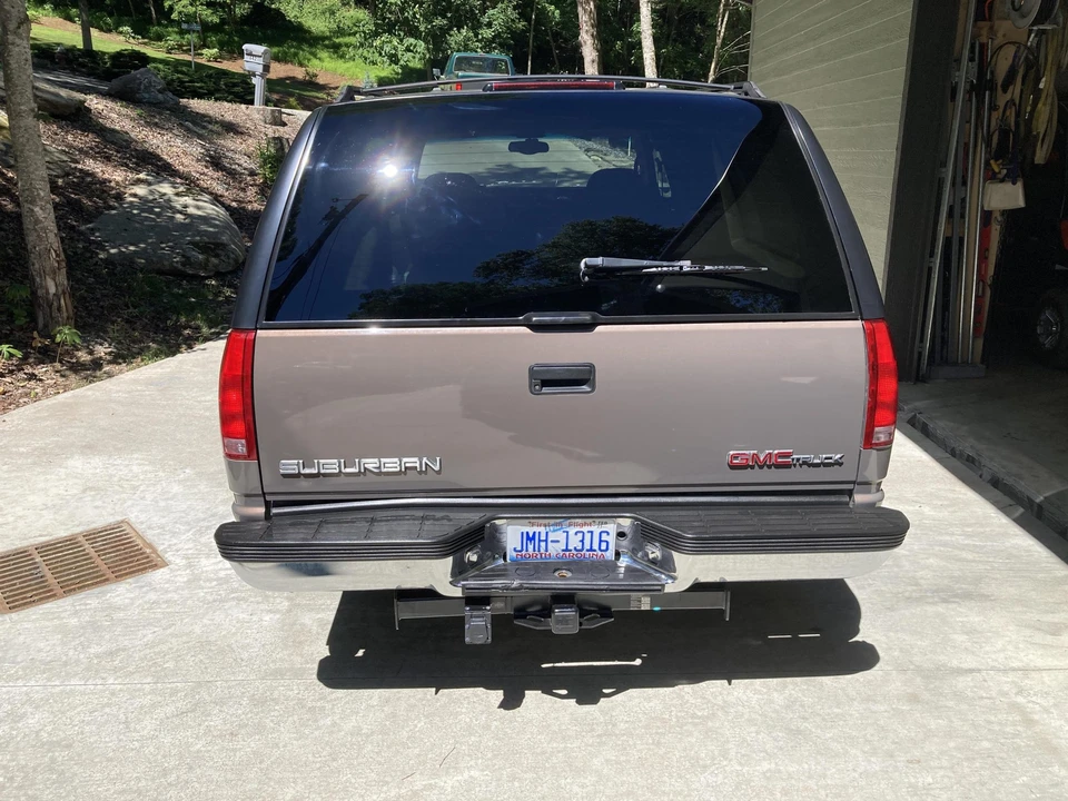 1997 GMC Suburban 8th Gen - Image 16 of 31