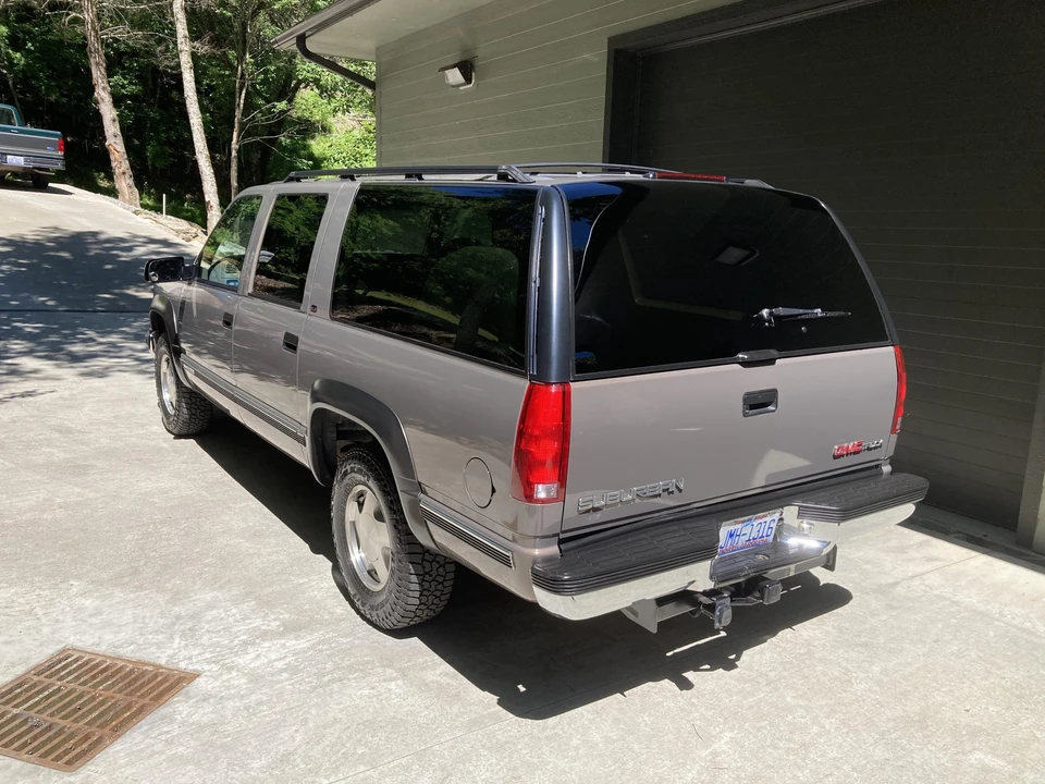 1997 GMC Suburban 8th Gen - Image 6 of 31