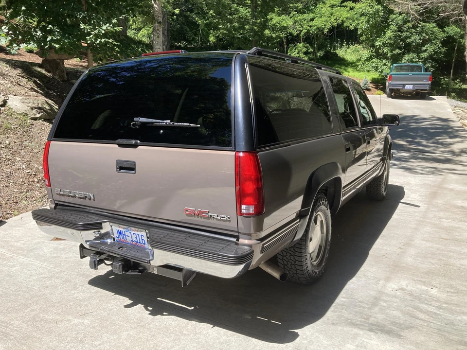 1997 GMC Suburban 8th Gen - Image 5 of 31