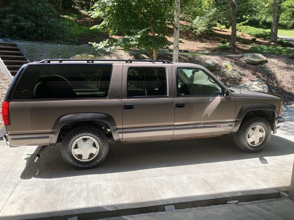 1997 GMC Suburban 8th Gen - Image 14 of 31