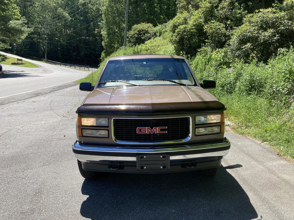 1997 GMC Suburban 8th Gen - Image 9 of 31