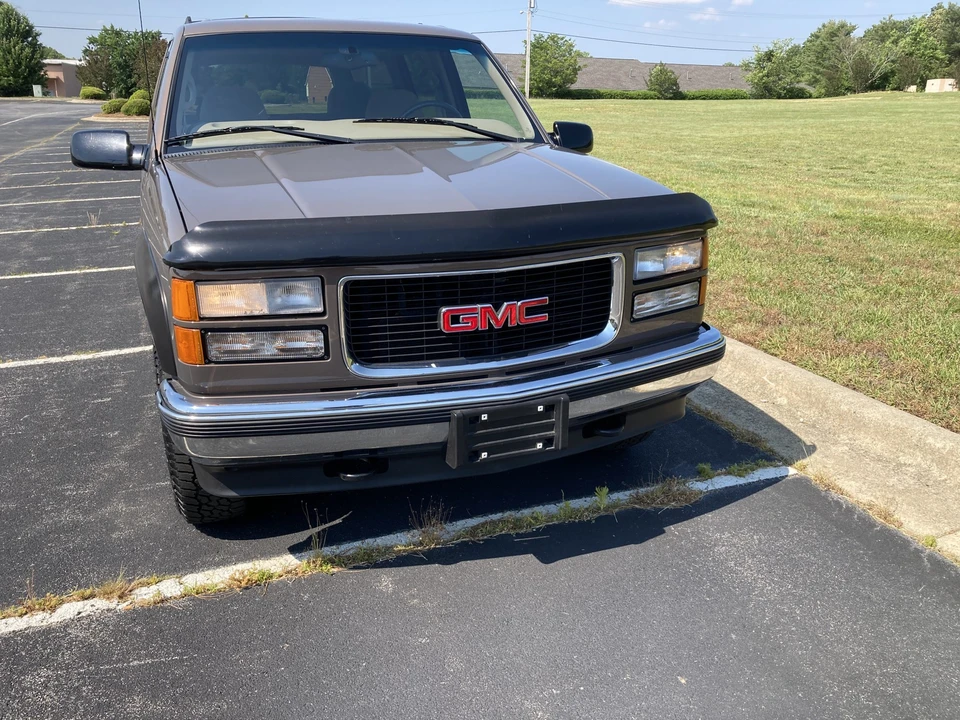 1997 GMC Suburban 8th Gen - Image 10 of 31