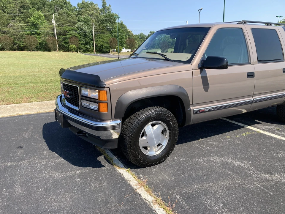 1997 GMC Suburban 8th Gen - Image 19 of 31