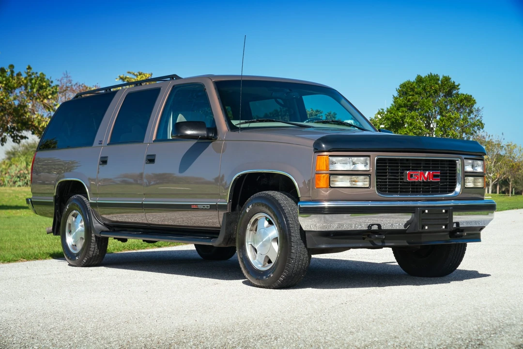 1997 GMC Suburban 8th Gen - Image 9 of 31