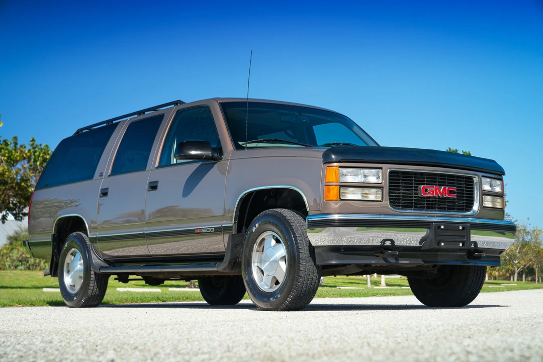 1997 GMC Suburban 8th Gen - Image 8 of 31