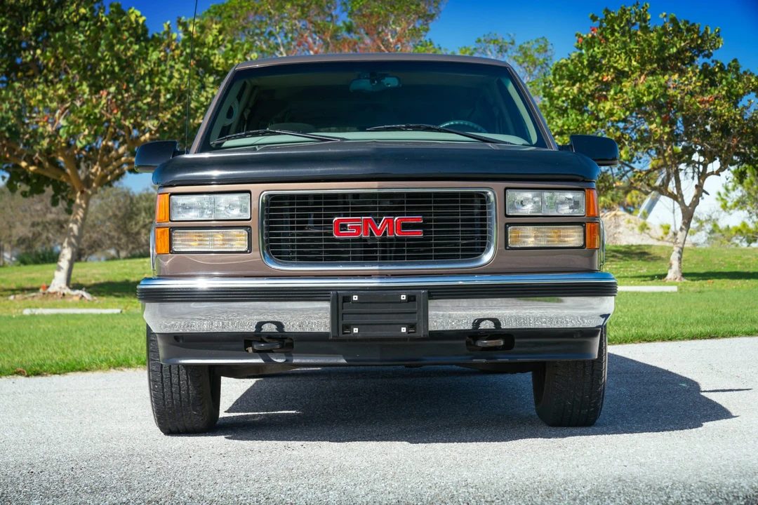 1997 GMC Suburban 8th Gen - Image 6 of 31