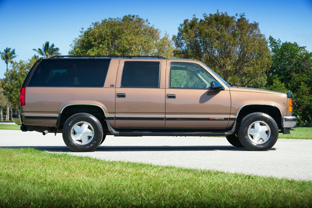 1997 GMC Suburban 8th Gen - Image 11 of 31