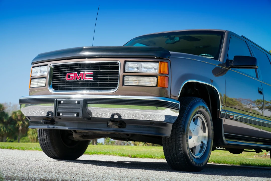 1997 GMC Suburban 8th Gen - Image 29 of 31