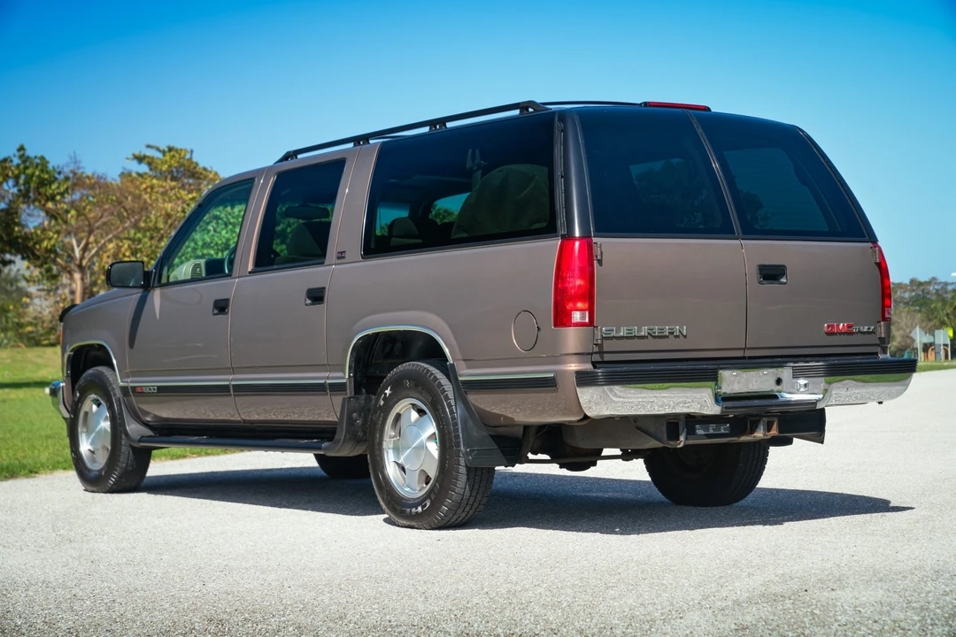 1997 GMC Suburban 8th Gen - Image 20 of 31