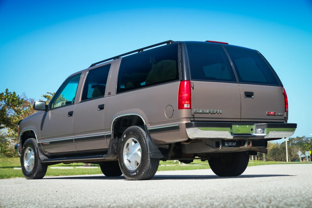 1997 GMC Suburban 8th Gen - Image 19 of 31