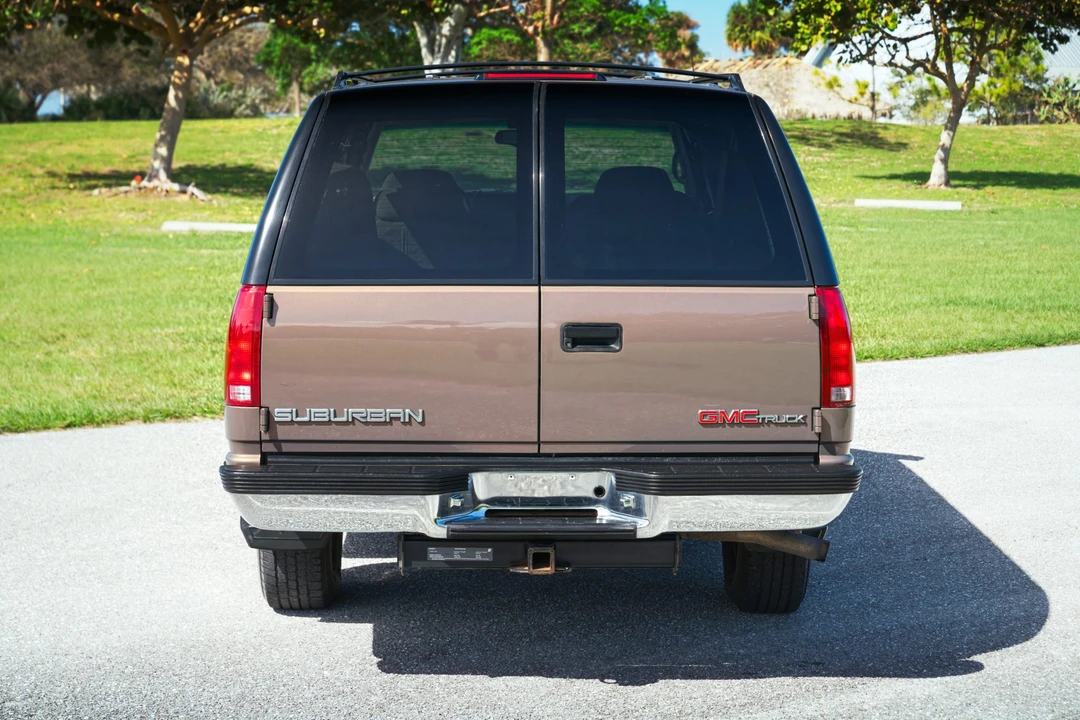 1997 GMC Suburban 8th Gen - Image 18 of 31