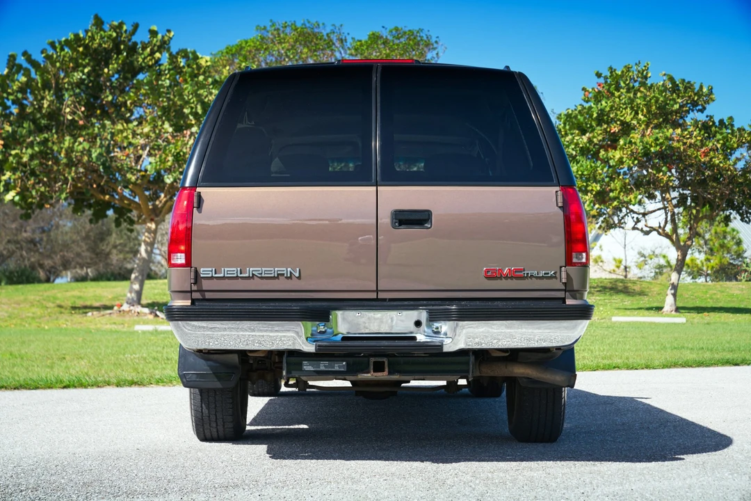1997 GMC Suburban 8th Gen - Image 17 of 31