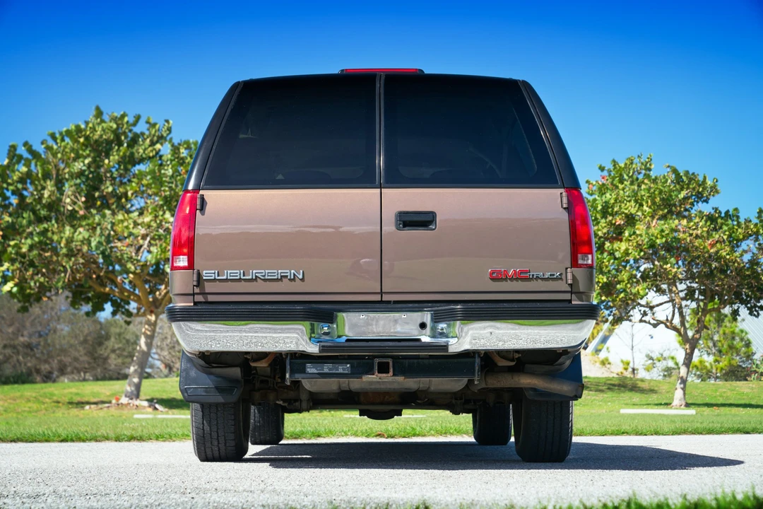 1997 GMC Suburban 8th Gen - Image 16 of 31