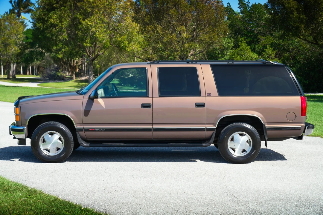 1997 GMC Suburban 8th Gen - Image 24 of 31