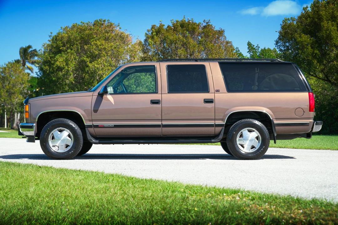 1997 GMC Suburban 8th Gen - Image 23 of 31
