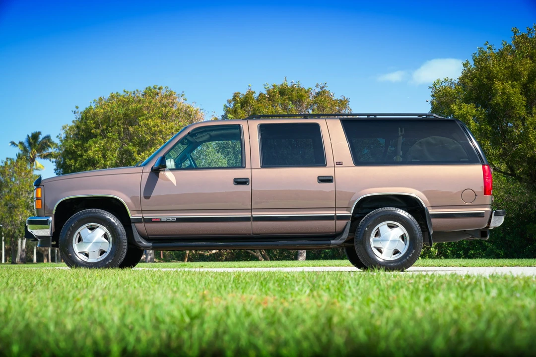 1997 GMC Suburban 8th Gen - Image 22 of 31