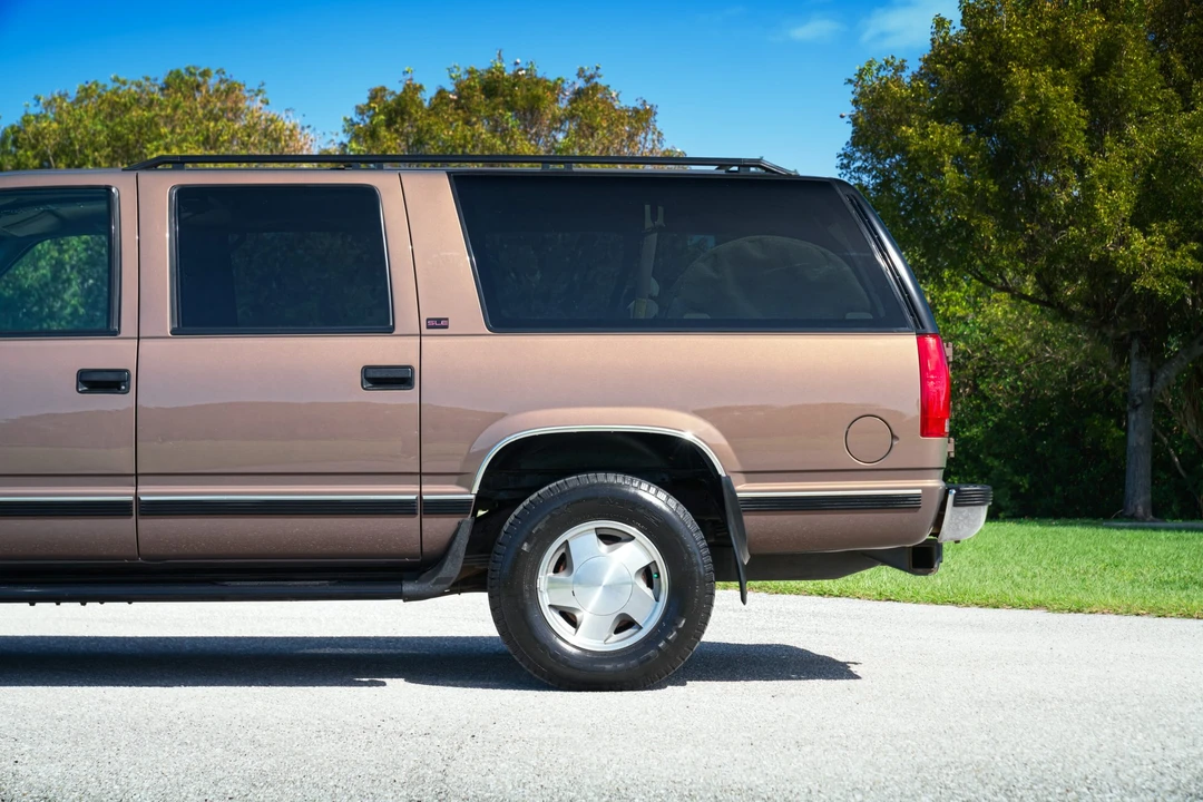 1997 GMC Suburban 8th Gen - Image 31 of 31