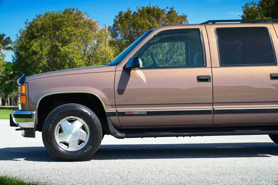 1997 GMC Suburban 8th Gen - Image 30 of 31